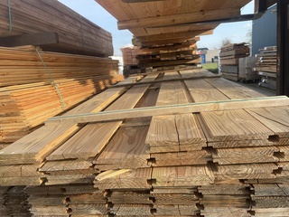 Ca. 33x Douglas Wisselsponning/Halfhoutsrabat, 18x190mm, lengte 300cm